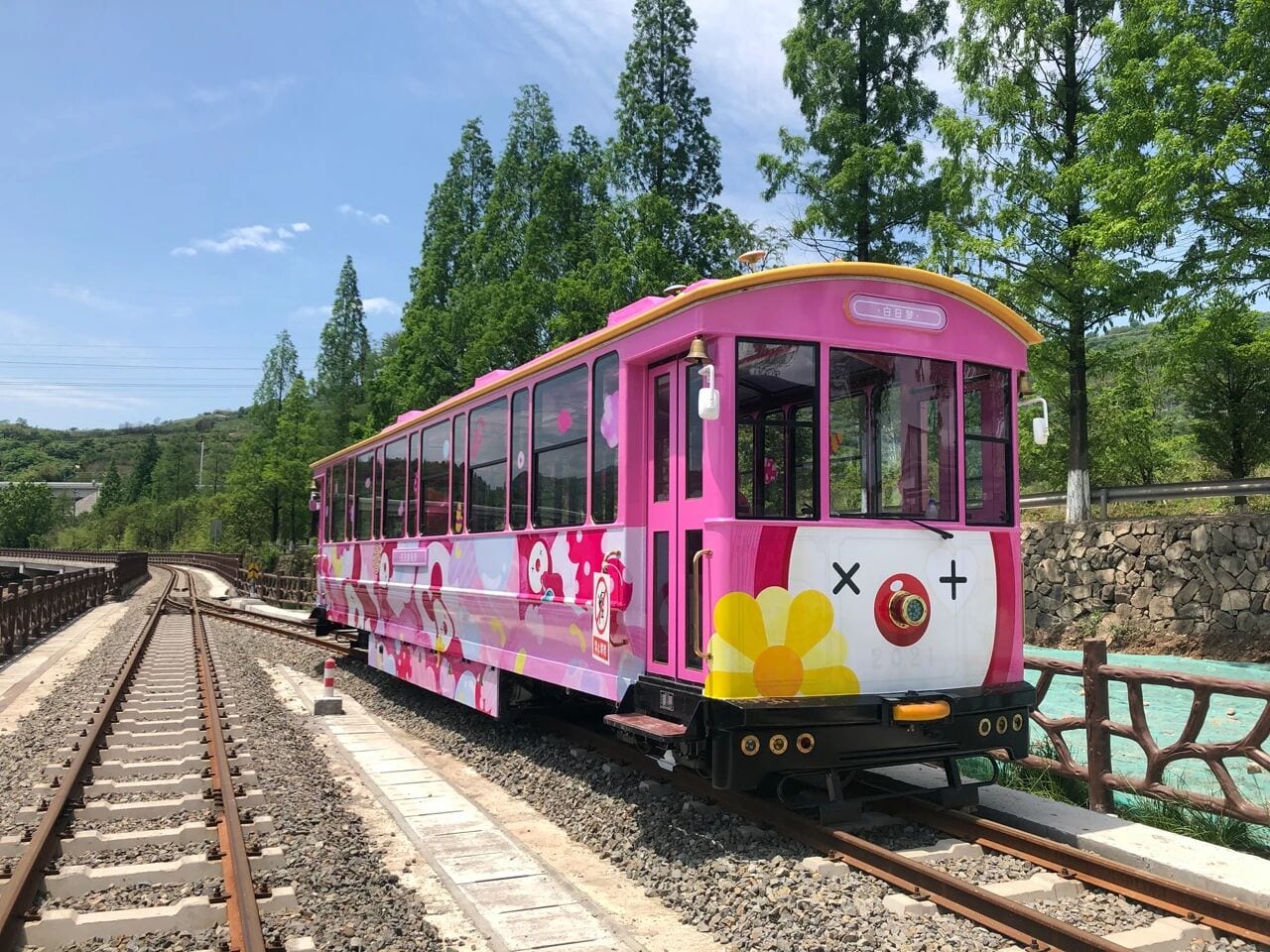 Daydream Tourist Train Xinchang Shijiufeng